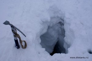 Бездонная трещина на склоне Эльбруса.